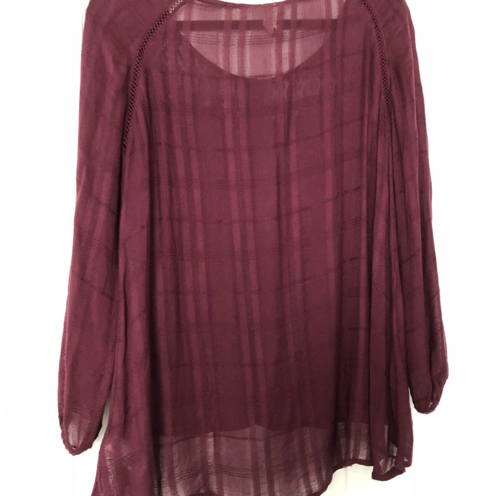 ADORABLE berry color long sleeve - Picture 4 of 4